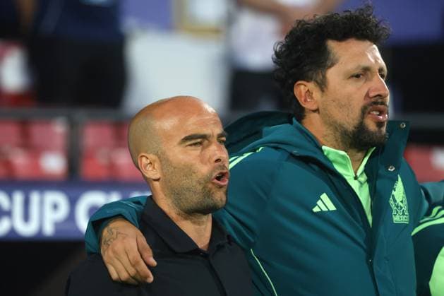 Futbol, Mexico vs Argentina. Mundial sub 20, Chile 2025. El entrenador de Mexico Eduardo Arce es fotografiado durante un partido de cuartos de final del mundial sub 20 contra Argentina disputado en el estadio Nacional de Santiago, Chile. 11 10 2025 Jonnathan Oyarzun Photosport Football, Mexico vs Argentina. U-20 World Cup Championship. Mexico™s manager Eduardo Arce is pictured during a quarterfinal match of the U-20 World Cup against Argentina at the Nacional stadium in Santiago, Chile. 11 10 2025 Jonnathan Oyarzun Photosport Mexico vs Argentina, mundial sub 20 Chile 2025 