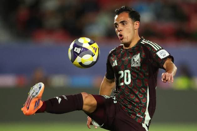 Futbol, Mexico vs Argentina. Mundial sub 20, Chile 2025. El jugador de Mexico Hugo Camberos es fotografiado durante un partido de cuartos de final del mundial sub 20 contra Argentina disputado en el estadio Nacional de Santiago, Chile. 11 10 2025 Jonnathan Oyarzun Photosport Football, Mexico vs Argentina. U-20 World Cup Championship. Mexico™s player Hugo Camberos is pictured during a quarterfinal match of the U-20 World Cup against Argentina at the Nacional stadium in Santiago, Chile. 11 10 2025 Jonnathan Oyarzun Photosport Mexico vs Argentina, mundial sub 20 Chile 2025 