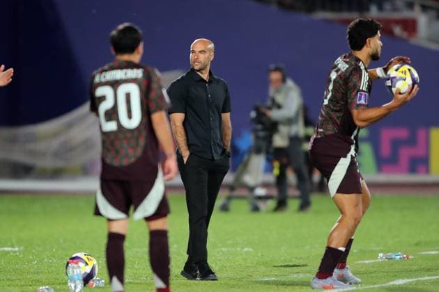Futbol, Mexico vs Argentina. Mundial sub 20, Chile 2025. El entrenador de Mexico Eduardo Arce es fotografiado durante un partido de cuartos de final del mundial sub 20 contra Argentina disputado en el estadio Nacional de Santiago, Chile. 11 10 2025 Jonnathan Oyarzun Photosport Football, Mexico vs Argentina. U-20 World Cup Championship. Mexico™s manager Eduardo Arce is pictured during a quarterfinal match of the U-20 World Cup against Argentina at the Nacional stadium in Santiago, Chile. 11 10 2025 Jonnathan Oyarzun Photosport Mexico vs Argentina, mundial sub 20 Chile 2025 