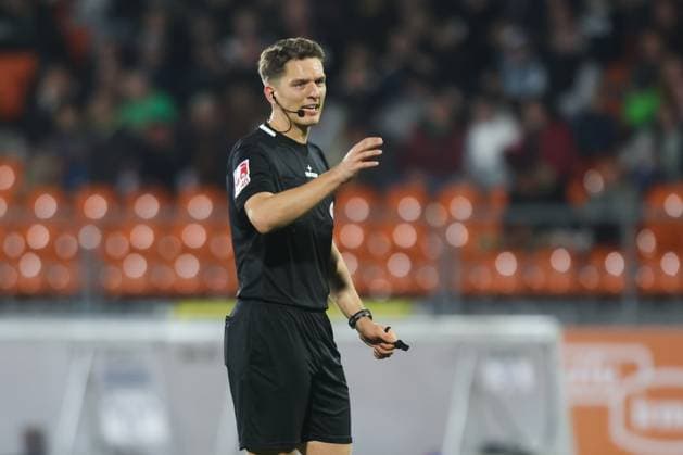 11 10 2025, Soccer, Men, Regionalliga Nord, Matchday 14, VfB Oldenburg BSV Kickers Emden Referee Daniel Piotrowski
