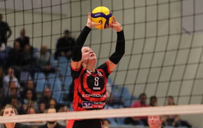 Womens Volleyball Bundesliga setter Zoe Konjer from the ETV Hamburger Volksbank Volleys in the Bundesliga premiere match against Allianz MTV Stuttgart