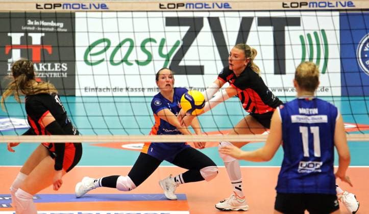 Womens Volleyball Bundesliga Libera Jana Marie Meiser l and Lina Köster r from the ETV Hamburger Volksbank Volleys defending a smash ball in the match against Allianz MTV Stuttgart