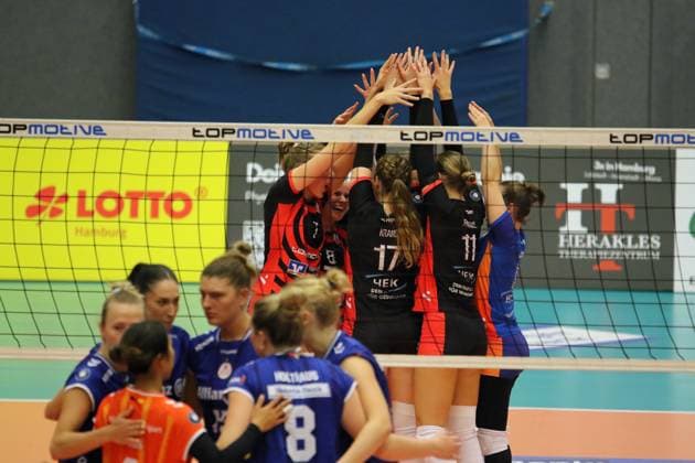 Womens Volleyball Bundesliga The ETV Hamburger Volksbank Volleys celebrate a point win in their match against Allianz MTV Stuttgart