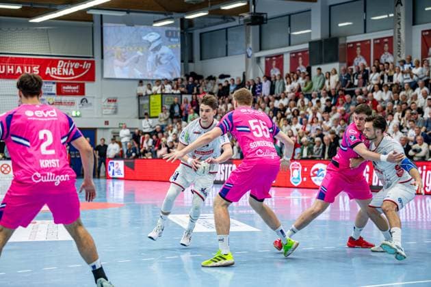 2. Handball Bundesliga; TV Hüttenberg - TSV Bayer Dormagen, 11.10.25 Paul Kompenhans (TV Hüttenberg, 34), Frederik Sondermann (TSV Bayer Dormagen, 55), Vit Reichl (TV Hüttenberg, 19), Luca Krist (TSV Bayer Dormagen, 2) 2. Handball Bundesliga; TV Hüttenberg - TSV Bayer Dormagen: Hüttenberg, 11.10.25 Copyright: xBEAUTIFULxSPORTS Roeczeyx