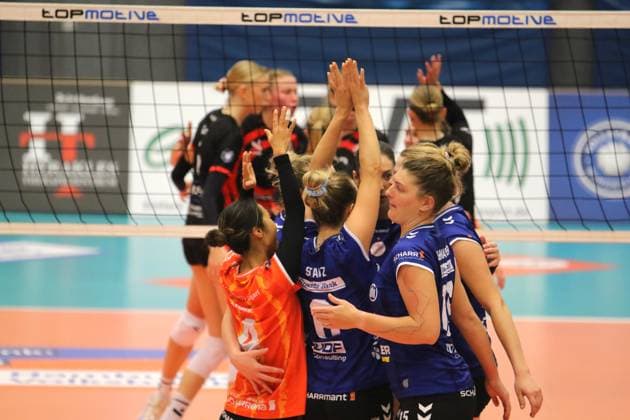 Womens Volleyball Bundesliga Allianz MTV Stuttgart celebrates a point win at ETV Hamburger Volksbank Volleys