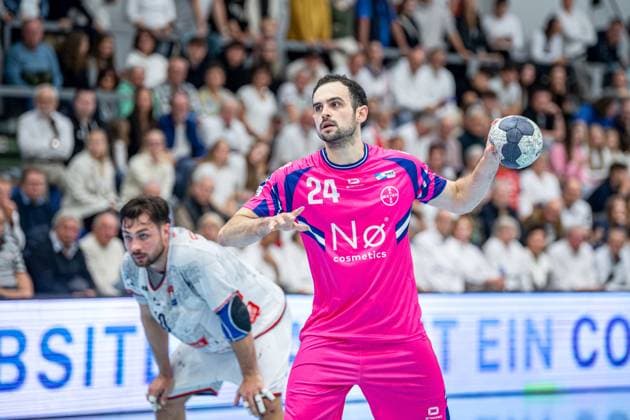 2. Handball Bundesliga; TV Hüttenberg - TSV Bayer Dormagen, 11.10.25 Peter Strosack (TSV Bayer Dormagen, 24), Vit Reichl (TV Hüttenberg, 19) 2. Handball Bundesliga; TV Hüttenberg - TSV Bayer Dormagen: Hüttenberg, 11.10.25 Copyright: xBEAUTIFULxSPORTS Roeczeyx
