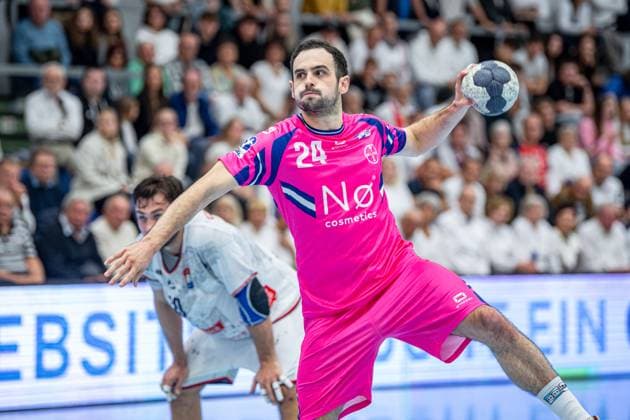 2. Handball Bundesliga; TV Hüttenberg - TSV Bayer Dormagen, 11.10.25 Peter Strosack (TSV Bayer Dormagen, 24), Vit Reichl (TV Hüttenberg, 19) 2. Handball Bundesliga; TV Hüttenberg - TSV Bayer Dormagen: Hüttenberg, 11.10.25 Copyright: xBEAUTIFULxSPORTS Roeczeyx