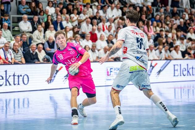 2. Handball Bundesliga; TV Hüttenberg - TSV Bayer Dormagen, 11.10.25 Finn Schroven (TSV Bayer Dormagen, 19), Hendrik Schreiber (TV Hüttenberg, 51) 2. Handball Bundesliga; TV Hüttenberg - TSV Bayer Dormagen: Hüttenberg, 11.10.25 Copyright: xBEAUTIFULxSPORTS Roeczeyx