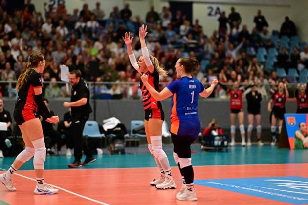 Volleyball I Women I Season 2025 2026 I Bundesliga I 1 Matchday I ETV Hamburger Volksbank Volleys Allianz MTV Stuttgart I 11 10 2025 Cheers, excitement, enthusiasm, euphoria, joy, happiness, cheerfulness at Lina Köster 3, ETV Hamburger Volksbank Volleys Hamburg CU Arena Hamburg Germany Copyright: xLobeca FelixxSchlikisx