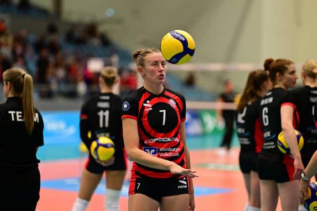 Volleyball I Women I Season 2025 2026 I Bundesliga I 1 Matchday I ETV Hamburger Volksbank Volleys Allianz MTV Stuttgart I 11 10 2025 Leonie Körtzinger 7, ETV Hamburger Volksbank Volleys Hamburg CU Arena Hamburg Germany Copyright: xLobeca FelixxSchlikisx