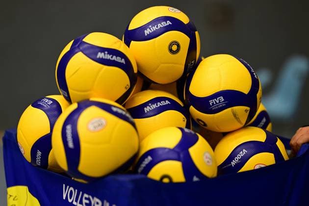 Volleyball I Women I Season 2025 2026 I Bundesliga I 1 Matchday I ETV Hamburger Volksbank Volleys Allianz MTV Stuttgart I 11 10 2025 Symbol, symbol photo, symbol image, symbol, image symbol, representation, signum, example image, sample image, reference image, sample photo, stock photo, archive photo, demonstration photo, comparison image, volleyball, ball, yellow, blue, Mikasa, Hamburg CU Arena Hamburg Germany Copyright: xLobeca FelixxSchlikisx