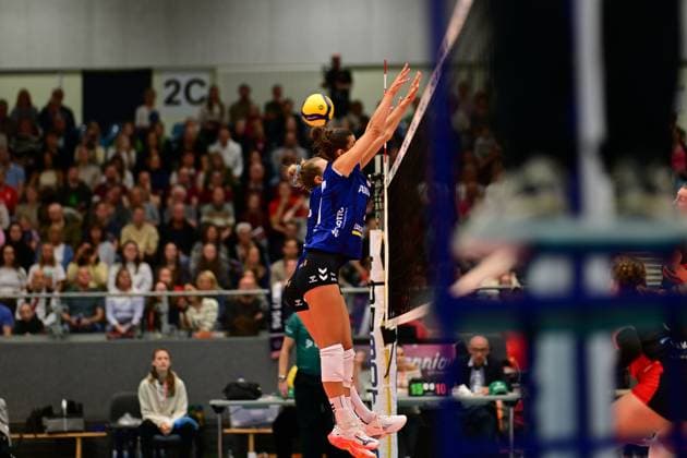 Volleyball I Women I Season 2025 2026 I Bundesliga I 1 Matchday I ETV Hamburger Volksbank Volleys Allianz MTV Stuttgart I 11 10 2025 Block Allianz MTV Stuttgart Women Hamburg CU Arena Hamburg Germany Copyright: xLobeca FelixxSchlikisx