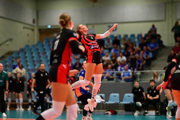 Volleyball I Women I Season 2025 2026 I Bundesliga I 1 Matchday I ETV Hamburger Volksbank Volleys Allianz MTV Stuttgart I 11 10 2025 Schlag Lina Köster 3, ETV Hamburger Volksbank Volleys Hamburg CU Arena Hamburg Germany Copyright: xLobeca FelixxSchlikisx