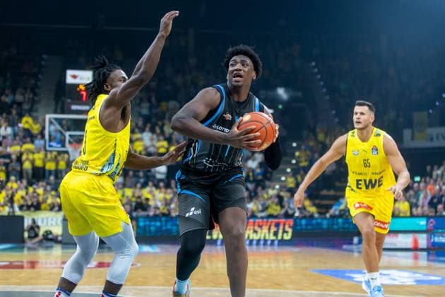 Oldenburg, Lower Saxony, DEU, 11 10 2025, Great Osobor center, Science City Jena , Christopher Clemons left, EWE Baskets Oldenburg and Filip Stanic right, EWE Baskets Oldenburg EWE Baskets Oldenburg vs Science City Jena 1 Basketball Bundesliga Season 2025 2026, Matchday 4, Great EWE Arena EWE Baskets Oldenburg vs Science City Jena www.andreas-burmann.de