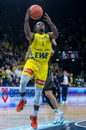 Oldenburg, Lower Saxony, DEU, 11 10 2025, Christopher Clemons EWE Baskets Oldenburg EWE Baskets Oldenburg vs Science City Jena 1 Basketball Bundesliga Season 2025 2026, Matchday 4, Grosse EWE Arena EWE Baskets Oldenburg vs Science City Jena www.andreas-burmann.de