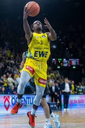 Oldenburg, Lower Saxony, DEU, 11 10 2025, Christopher Clemons EWE Baskets Oldenburg EWE Baskets Oldenburg vs Science City Jena 1 Basketball Bundesliga Season 2025 2026, Matchday 4, Grosse EWE Arena EWE Baskets Oldenburg vs Science City Jena www.andreas-burmann.de