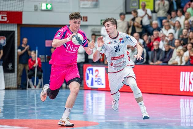 2. Handball Bundesliga; TV Hüttenberg - TSV Bayer Dormagen, 11.10.25 Max Schmidt (TSV Bayer Dormagen, 34), Paul Kompenhans (TV Hüttenberg, 34) 2. Handball Bundesliga; TV Hüttenberg - TSV Bayer Dormagen: Hüttenberg, 11.10.25 Copyright: xBEAUTIFULxSPORTS Roeczeyx