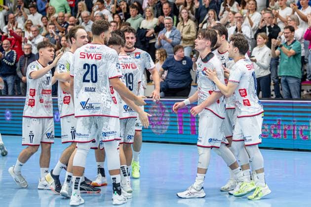 2. Handball Bundesliga; TV Hüttenberg - TSV Bayer Dormagen, 11.10.25 Paul Kompenhans (TV Hüttenberg, 34), Tim Rüdiger (TV Hüttenberg, 18), Hendrik Schreiber (TV Hüttenberg, 51), Leif Haack (TV Hüttenberg, 20), Paul Ohl (TV Hüttenberg, 10), Phil Spandau (TV Hüttenberg, 17), David Kuntscher (TV Hüttenberg, 97) 2. Handball Bundesliga; TV Hüttenberg - TSV Bayer Dormagen: Hüttenberg, 11.10.25 Copyright: xBEAUTIFULxSPORTS Roeczeyx