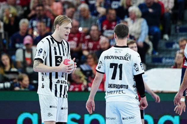 Eric Johansson THW Kiel, 21 , Elias Ellefsen a Skipagotu THW Kiel, 71 GER, SG Flensburg Handewitt vs THW Kiel, Handball, Bundesliga, Matchday 8, Season 2026 2026, 11 10 2025 GER, SG Flensburg Handewitt vs THW Kiel, Handball, Bundesliga, Matchday 8, Season 2026 2026, 11 10 2025 Flensburg Copyright: xEibner-Pressefoto MarcelxvonxFehrnx EP_MFN