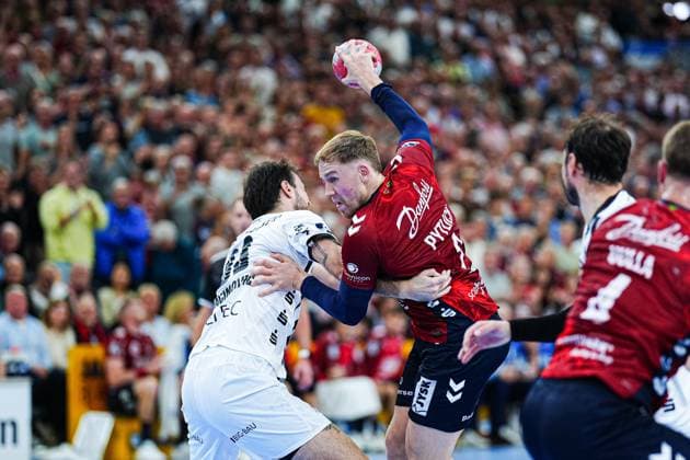 Veron Nacinovic THW Kiel, 93 , Simon Pytlick SG Flensburg Handewitt, 02 GER, SG Flensburg Handewitt vs THW Kiel, Handball, Bundesliga, Matchday 8, Season 2026 2026, 11 10 2025 GER, SG Flensburg Handewitt vs THW Kiel, Handball, Bundesliga, Matchday 8, Season 2026 2026, 11 10 2025 Flensburg Copyright: xEibner-Pressefoto MarcelxvonxFehrnx EP_MFN
