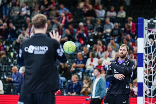 Leon Nowottny THW Kiel, 12 , Andreas Wolff THW Kiel, 33 GER, SG Flensburg Handewitt vs THW Kiel, Handball, Bundesliga, Matchday 8, Season 2026 2026, 11 10 2025 GER, SG Flensburg Handewitt vs THW Kiel, Handball, Bundesliga, Matchday 8, Season 2026 2026, 11 10 2025 Flensburg Copyright: xEibner-Pressefoto MarcelxvonxFehrnx EP_MFN