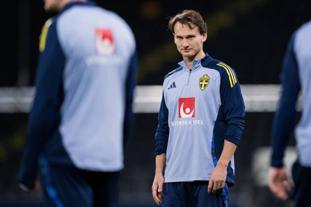 251012 Hjalmar Ekdal of the Swedish men™s national football team at a training session on October 12, 2025 in Stockholm. Photo: Jesper Zerman BILDBYRAN kod JZ JZ0626 fotboll football soccer fotball vm-kval kval FIFA World Cup, WM, Weltmeisterschaft, Fussball qualifier qualifier träning practice training sverige sweden sverige a bbeng *** 251012 Hjalmar Ekdal of the Swedish men™s national football team at a training session on October 12, 2025 in Stockholm Photo Jesper Zerman BILDBYRAN kod JZ JZ0626 fotboll football soccer fotball vm kval kval fifa world cup qualifier qualifier träning practice training sverige sweden sverige a bbeng  Copyright: JESPERxZERMAN BB251012JZ023