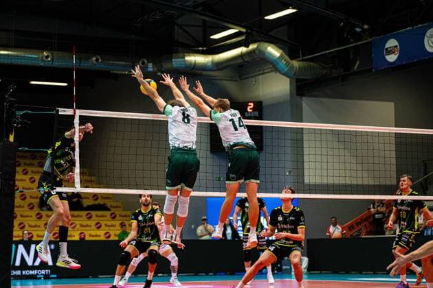 Volleyball I Men I Season 2025 2026 I Volleyball Bundesliga Ligacup I FT1844 Freiburg HELIOS Grizzlys Giesen I 12 10 2025 Anton Jung 8, FT 1844 Freiburg and Charles Figy 14, FT 1844 Freiburg for block against Mark Rura 6, HELIOS Grizzlys Giesen Copyright: xLobeca Bjorn-OlexKehmx