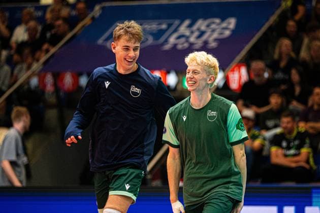 Volleyball I Men I Season 2025 2026 I Volleyball Bundesliga Ligacup I FT1844 Freiburg HELIOS Grizzlys Giesen I 12 10 2025 Fabian Hosch 9, FT 1844 Freiburg and Anton Jung 8, FT 1844 Freiburg in the time-out Copyright: xLobeca Bjorn-OlexKehmx
