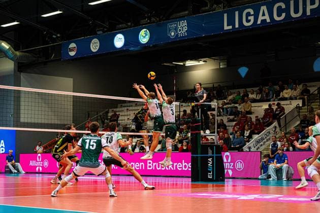 Volleyball I Men I Season 2025 2026 I Volleyball Bundesliga Ligacup I FT1844 Freiburg HELIOS Grizzlys Giesen I 12 10 2025 Charles Figy 14, FT 1844 Freiburg and Yannick Harms 3, FT 1844 Freiburg in the block against Lars Migge 20, HELIOS Grizzlys Giesen Copyright: xLobeca Bjorn-OlexKehmx