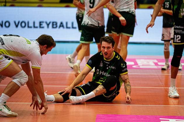 Volleyball I Men I Season 2025 2026 I Volleyball Bundesliga Ligacup I FT1844 Freiburg HELIOS Grizzlys Giesen I 12 10 2025 Ilja Ivanov 33, HELIOS Grizzlys Giesen on the floor Copyright: xLobeca Bjorn-OlexKehmx