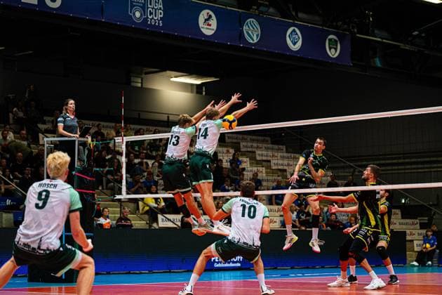 Volleyball I Men I Season 2025 2026 I Volleyball Bundesliga Ligacup I FT1844 Freiburg HELIOS Grizzlys Giesen I 12 10 2025 Jannik Brentel 13, FT 1844 Freiburg and Charles Figy 14, FT 1844 Freiburg in the block against HELIOS Grizzlys Giesen Copyright: xLobeca Bjorn-OlexKehmx