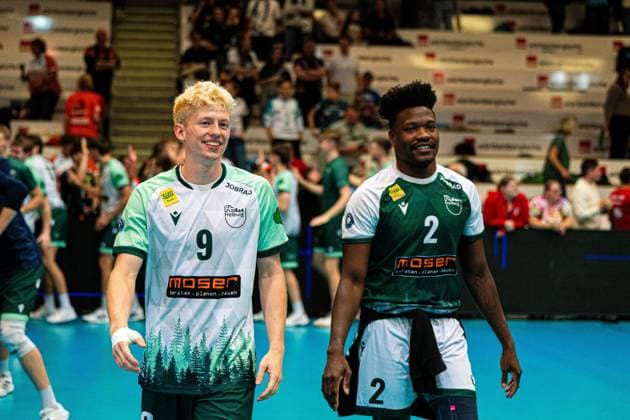 Volleyball I Men I Season 2025 2026 I Volleyball Bundesliga Ligacup I FT1844 Freiburg HELIOS Grizzlys Giesen I 12 10 2025 Fabian Hosch 9, FT 1844 Freiburg and Timothy McIntosh 2, FT 1844 Freiburg after the match Copyright: xLobeca Bjorn-OlexKehmx