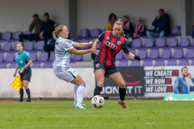 Ingolstadt, Germany 12 October 2025 2 BL Women 2025 2026 FC Ingolstadt 04 vs VfL Wolfsburg II In the picture from left in the duel Maja Zielinska VfL II and Jenny Bayer FCI Audi Sportpark Bayern Copyright: xFotostandx xSchäferx