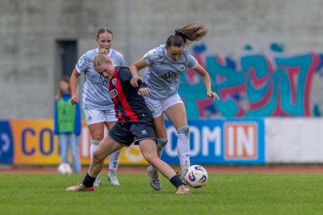 Ingolstadt, Germany 12 October 2025 2 BL Women 2025 2026 FC Ingolstadt 04 vs VfL Wolfsburg II In the picture from left in the duel Nina Penzkofer FCI and Anastasia Harting VfL II Audi Sportpark Bayern Copyright: xFotostandx xSchäferx