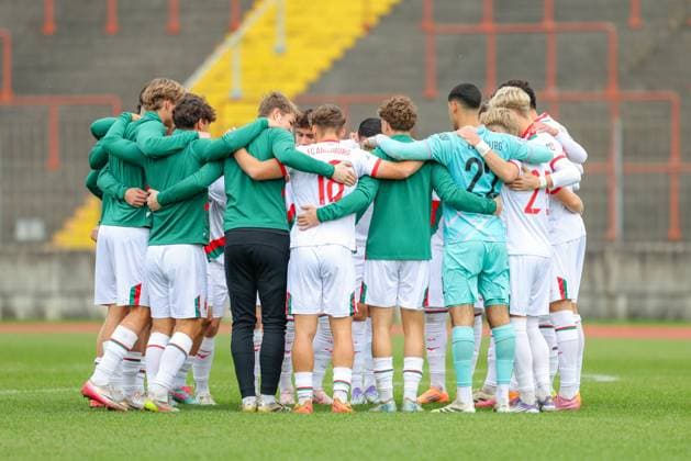 Team FC Augsburg II match circle at the match between TSV Schwaben Augsburg v FC Augsburg II, Soccer, Men, Regionalliga Bayern, 2025 2026, Matchday 13 on 12 10 2025 in Augsburg, Rosenaustadion Bayern Germany