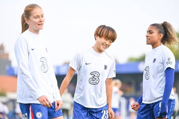 Kingston upon Thames, Eangland, October 12th 2025: Chelsea player warms up during the Barclays Women s Super League match between Chelsea FC and Tottenham Hotspur FC at Kingsmeadow on October 12, 2025 in Kingston upon Thames, England. (Yaroslav Dunka SPP) Copyright: xYaroslavxDunkax xSPPx spp-en-YaDuSp-YZ8_8543