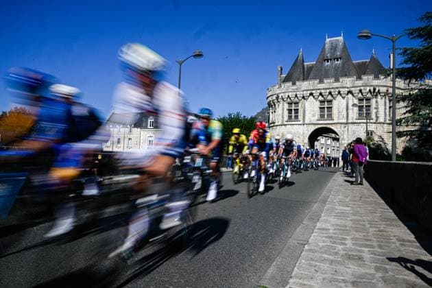 Paris Tours 2025 Cycling Race TOURS, FRANCE - OCTOBER 12 : Illustration picture during the 119th edition of Paris Tours an UCI ProSeries 1.Pro one day cycling road race for Men Elite of 211.6 km with start in Chartres and finish in Tours on October 12, 2025 in Tours, France, 12 10 2025 ( Motordriver Guy De Vuyst - Tours France  Copyright: xPeterxDexVoechtx