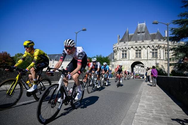 Paris Tours 2025 Cycling Race TOURS, FRANCE - OCTOBER 12 : Rider of Team UAE Team Emirates - XRG in action during the 119th edition of Paris Tours an UCI ProSeries 1.Pro one day cycling road race for Men Elite of 211.6 km with start in Chartres and finish in Tours on October 12, 2025 in Tours, France, 12 10 2025 ( Motordriver Guy De Vuyst - Tours France  Copyright: xPeterxDexVoechtx