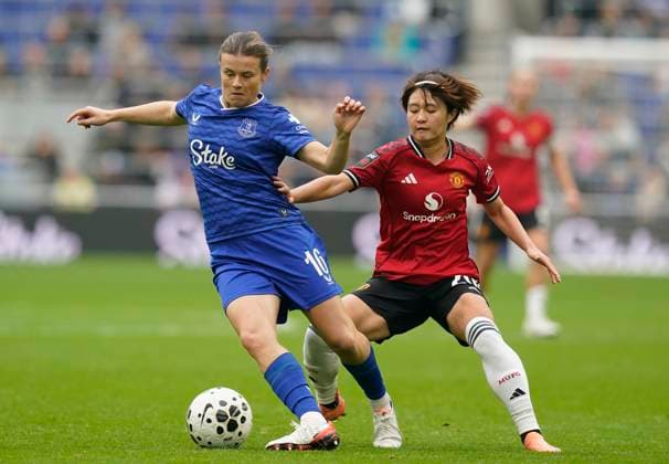 Liverpool, England, 12th October 2025. Hayley Ladd of Everton (L) is challenged by Hinata Miyazawa of Manchester Utd during the Everton Women vs Manchester United, ManU Women Barclays Women s Super League match at Hill Dickinson Stadium, Liverpool. Picture credit should read: Andrew Yates Sportimage EDITORIAL USE ONLY. No use with unauthorised audio, video, data, fixture lists, club league logos or live services. Online in-match use limited to 120 images, no video emulation. No use in betting, games or single club league player publications. SPI_020_AY_EVERTON_W_MAN_UTD_W SPI-4212-0020