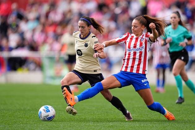 October 12, 2025, Madrid, Madrid, Spain: Aitana Bonmati of FC Barcelona, Barca and Xenia Perez of Atletico de Madrid compete for the ball during the Spanish Women League, Liga F, football match played between Atletico de Madrid and FC Barcelona at Centro Deportivo Alcala de Henares on October 12, 2025 in Madrid, Spain. Madrid Spain - ZUMAa181 20251012_zaa_a181_137 Copyright: xDennisxAgyemanx