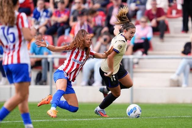 October 12, 2025, Madrid, Madrid, Spain: Alexia Putellas of FC Barcelona, Barca and Xenia Perez of Atletico de Madrid in action during the Spanish Women League, Liga F, football match played between Atletico de Madrid and FC Barcelona at Centro Deportivo Alcala de Henares on October 12, 2025 in Madrid, Spain. Madrid Spain - ZUMAa181 20251012_zaa_a181_180 Copyright: xDennisxAgyemanx