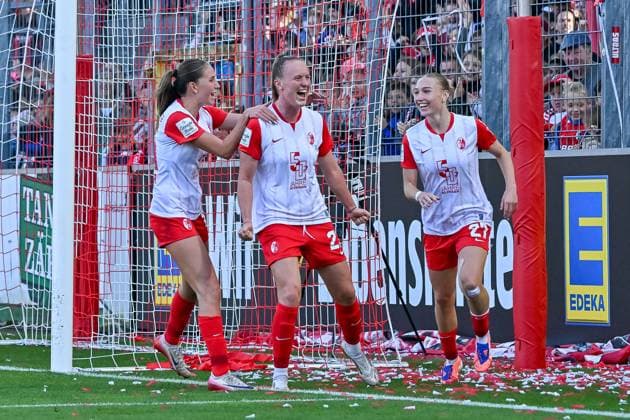 Luca Birkholz SC Freiburg Women, 23 with Sophie Nachtigall SC Freiburg Women, 27 , Maj Schneider SC Freiburg Women, 15 GER, SC Freiburg Eintracht Frankfurt, Women Football, Google Pixel Women Bundesliga, Matchday 6, Season 2025 2026, 12 10 2025 DFB REGULATIONS PROHIBIT ANY USE OF PHOTOGRAPHS AS IMAGE SEQUENCES AND OR QUASI VIDEO GER, SC Freiburg Eintracht Frankfurt, Women Football, Google Pixel Women Bundesliga, Matchday 6, Season 2025 2026, 12 10 2025 Freiburg Copyright: xEibner-Pressefoto ThomasxHessx EP_THS