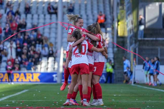 Lisa Karl SC Freiburg, 02 Goal celebration, Emotions, Cheering, Goal success, Conclusion, Goal, Germany, Soccer, GooglePixel Womens Bundesliga, 6 Matchday, 2025 2026, SC Freiburg vs Eintracht Frankfurt, 12 10 2025, Dreisamstadion, Freiburg, Germany DFB REGULATIONS PROHIBIT ANY USE OF PHOTOGRAPHS AS IMAGE SEQUENCES AND OR QUASI VIDEO Freiburg Dreisamstadion Baden Wuerttemberg Germany Copyright: xArnexAmbergx