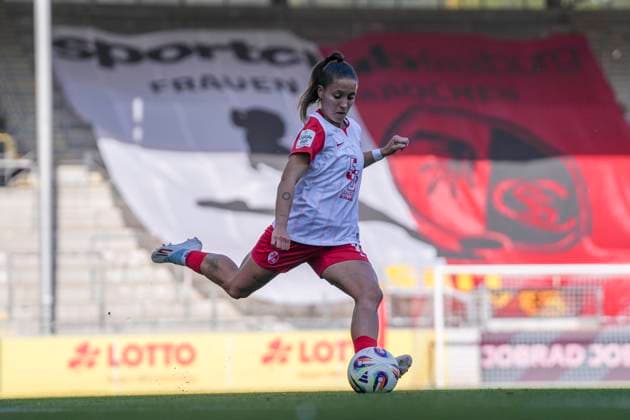 Selina Vobian SC Freiburg, 10 on the ball , Germany, Football, GooglePixel Womens Bundesliga, Matchday 6, 2025 2026, SC Freiburg vs Eintracht Frankfurt, 12 10 2025, Dreisamstadion, Freiburg, Germany DFB REGULATIONS PROHIBIT ANY USE OF PHOTOGRAPHS AS IMAGE SEQUENCES AND OR QUASI VIDEO Freiburg Dreisamstadion Baden Wuerttemberg Germany Copyright: xArnexAmbergx
