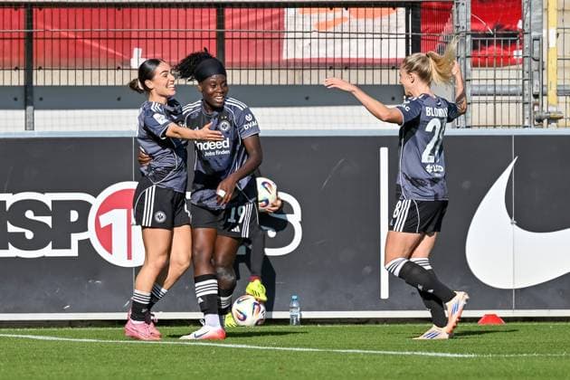 Ereleta Memeti Eintracht Frankfurt, 27 with Nicole Anyomi Eintracht Frankfurt, 19 , Rebecka Blomqvist Eintracht Frankfurt, 28 GER, SC Freiburg Eintracht Frankfurt, womens soccer, Google Pixel Frauen Bundesliga, 6 Spieltag, Season 2025 2026, 12 10 2025 DFB REGULATIONS PROHIBIT ANY USE OF PHOTOGRAPHS AS IMAGE SEQUENCES AND OR QUASI VIDEO GER, SC Freiburg Eintracht Frankfurt, Women Football, Google Pixel Women Bundesliga, Matchday 6, Season 2025 2026, 12 10 2025 Freiburg Copyright: xEibner-Pressefoto ThomasxHessx EP_THS
