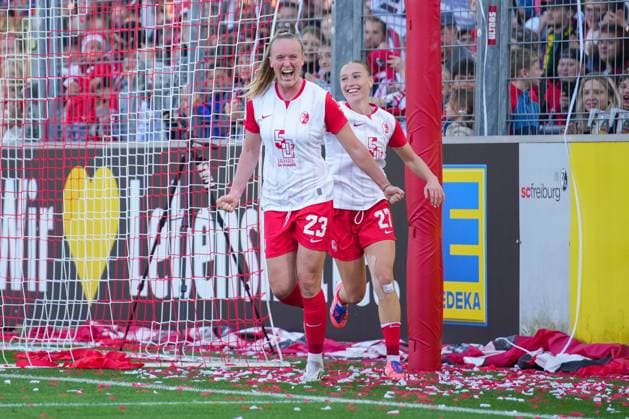 Football, Google Pixel Womens Bundesliga, Matchday 6, 2025 2026, SC Freiburg vs Eintracht Frankfurt, Dreisamstadion, Freiburg, Luca Birkholz SC Freiburg, Women 23 Goal, Goal celebration, Emotions, Goal shot, Joy, Cheering, Freiburg Dreisamstadion Baden Württemberg Germany Copyright: xFINLEYxMÖRCHx
