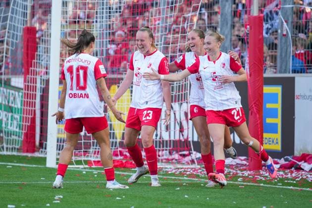 Football, Google Pixel Womens Bundesliga, Matchday 6, 2025 2026, SC Freiburg vs Eintracht Frankfurt, Dreisamstadion, Freiburg, Luca Birkholz SC Freiburg, Women 23 Goal, Goal celebration, Emotions, Goal shot, Joy, Cheering, Freiburg Dreisamstadion Baden Württemberg Germany Copyright: xFINLEYxMÖRCHx