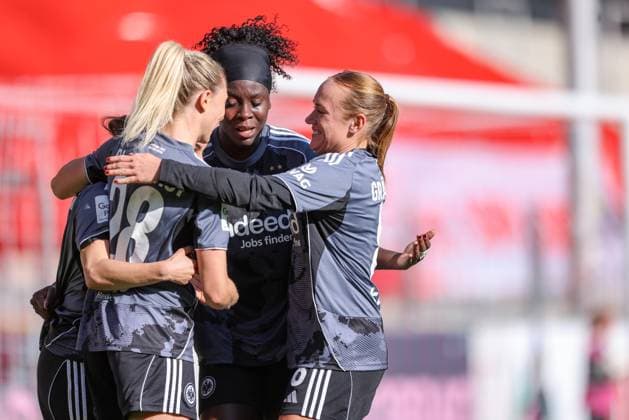 DEU, Freiburg, SC Freiburg vs Eintracht Frankfurt, Google Pixel Bundesliga, DFB, Dreisamstadion, 6 Spieltag, im Bild ErÃ leta Memeti Eintracht Frankfurt 27 scores the goal to 2 1, Jubel mit Nicole Anyomi Eintracht Frankfurt 19 , Rebecka Blomqvist Eintracht Frankfurt 28 DFB DFL REGULATIONS PROHIBIT ANY USE OF PHOTOGRAPHS AS IMAGE SEQUENCES AND OR QUASI VIDEO, 12 10 2025, Copyright: HMBxMedia HendrikxHamelau