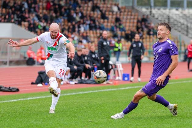 Hendrik Hofgärtner 28, FC Augsburg II and Maximilian Heiß 7, TSV Schwaben Augsburg during the match between TSV Schwaben Augsburg v FC Augsburg II, Soccer, Men, Regionalliga Bayern, 2025 2026, Match day 13 on 12 10 2025 in Augsburg, Rosenaustadion Bayern Germany