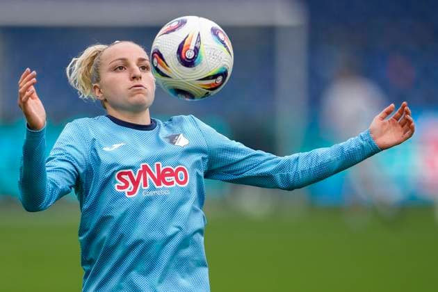 Vanessa Diehm TSG, 6 , on the ball, single image, single photo, action, action, 12 10 2025, Sinsheim Hoffenheim Germany , Soccer, Google Pixel Women Bundesliga, TSG 1899 Hoffenheim Bayer 04 Leverkusen, DFB DFL REGULATIONS PROHIBIT ANY USE OF PHOTOGRAPHS AS IMAGE SEQUENCES AND OR QUASI VIDEO xozx